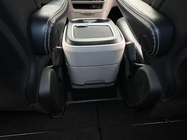 Photo of 2022 Bright White Clearcoat Chrysler Pacifica