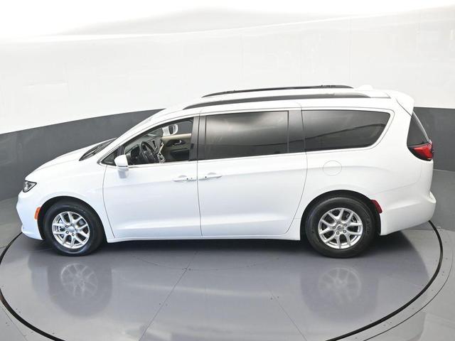 Photo of 2022 Bright White Clearcoat Chrysler Pacifica