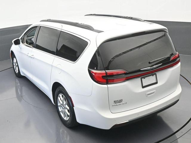 Photo of 2022 Bright White Clearcoat Chrysler Pacifica