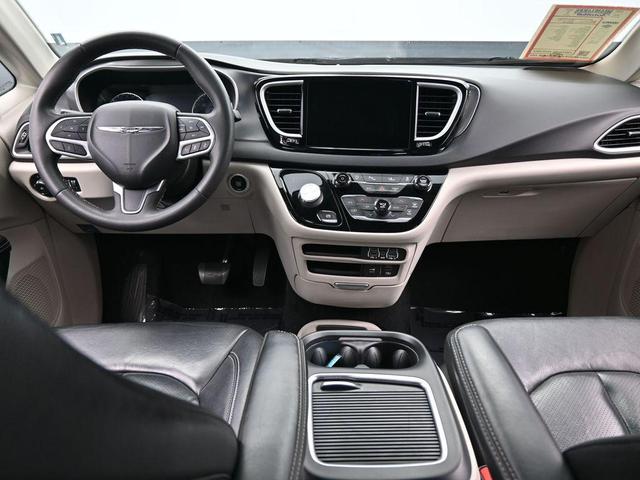 Photo of 2022 Bright White Clearcoat Chrysler Pacifica