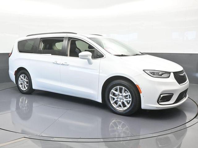 Photo of 2022 Bright White Clearcoat Chrysler Pacifica
