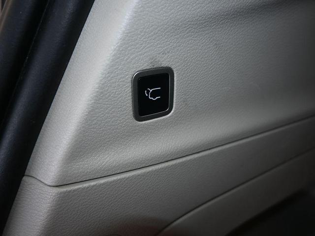 Photo of 2022 Bright White Clearcoat Chrysler Pacifica