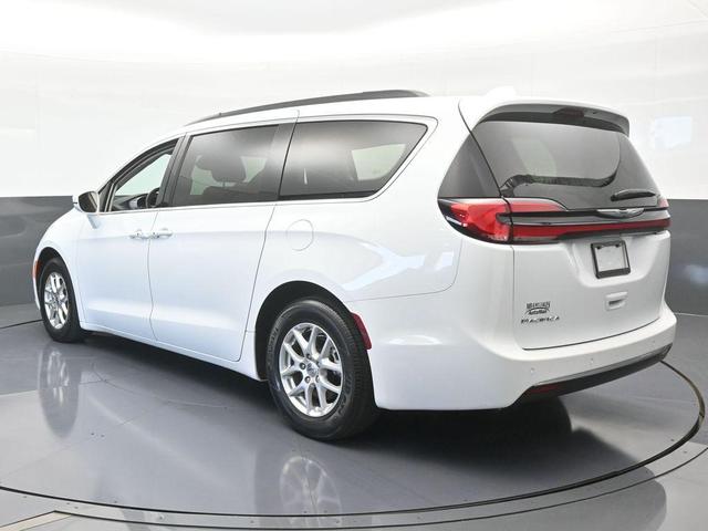 Photo of 2022 Bright White Clearcoat Chrysler Pacifica