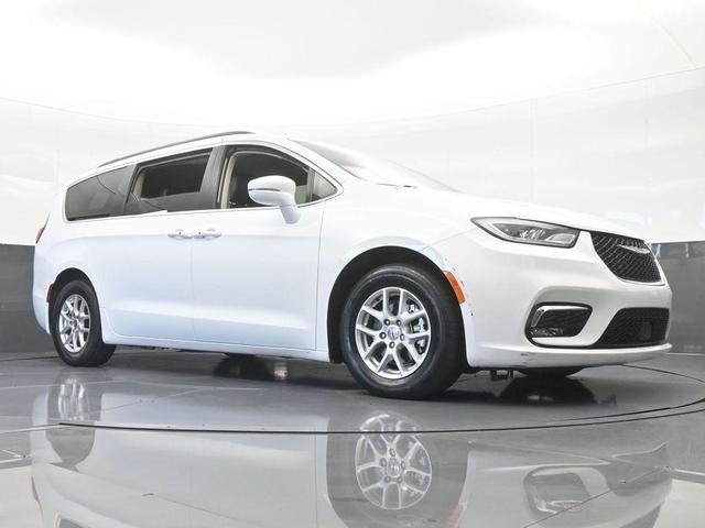 Photo of 2022 Bright White Clearcoat Chrysler Pacifica