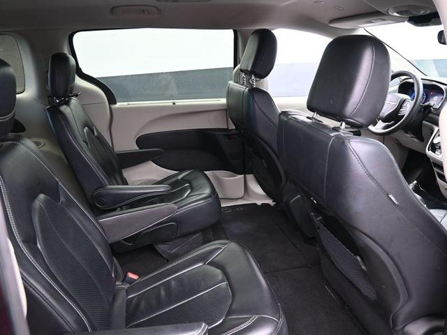 Photo of 2022 Bright White Clearcoat Chrysler Pacifica
