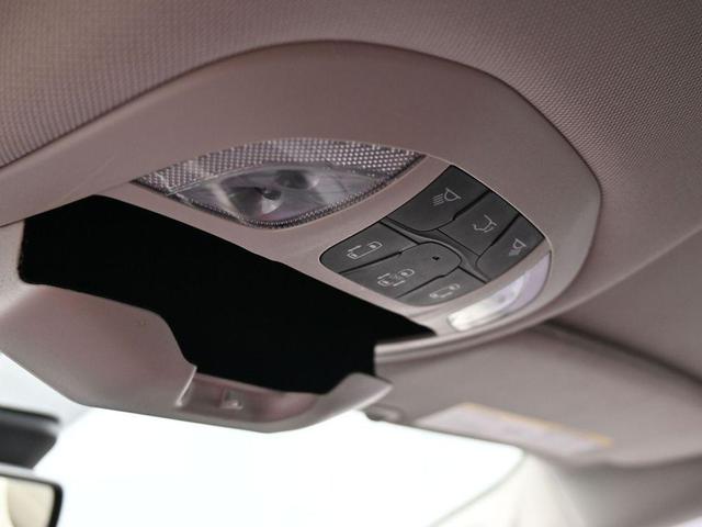 Photo of 2022 Bright White Clearcoat Chrysler Pacifica