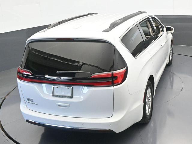 Photo of 2022 Bright White Clearcoat Chrysler Pacifica