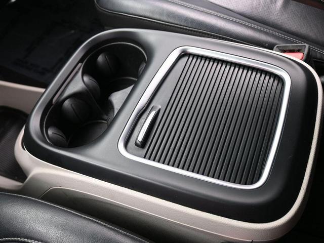 Photo of 2022 Bright White Clearcoat Chrysler Pacifica