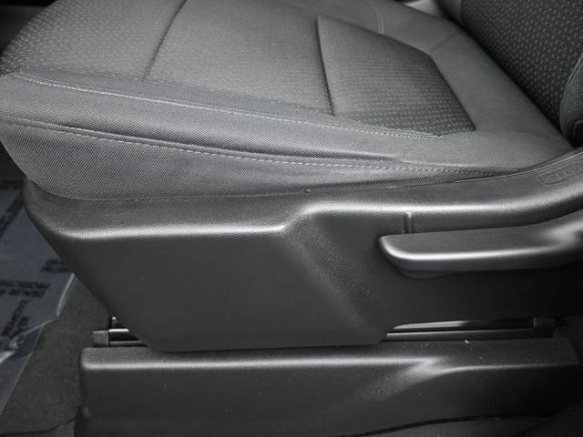 Photo of 2021 Silver Ice Metallic Chevrolet Silverado 1500