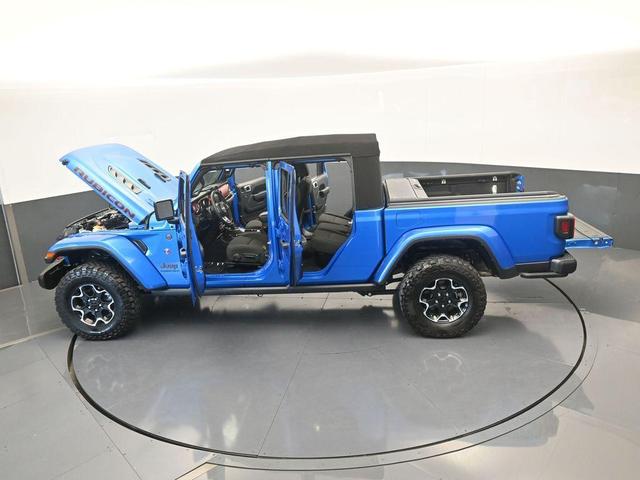 Photo of 2023 Hydro Blue Pearlcoat Jeep Gladiator