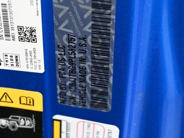 Photo of 2023 Hydro Blue Pearlcoat Jeep Gladiator