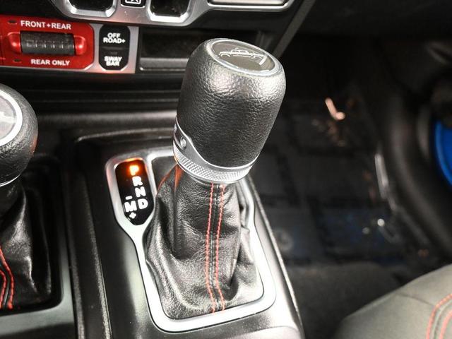 Photo of 2023 Hydro Blue Pearlcoat Jeep Gladiator