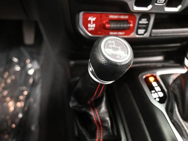 Photo of 2023 Hydro Blue Pearlcoat Jeep Gladiator