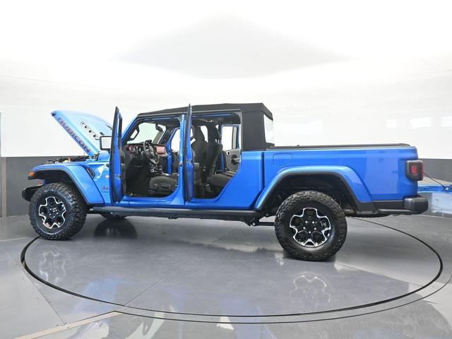 Photo of 2023 Hydro Blue Pearlcoat Jeep Gladiator