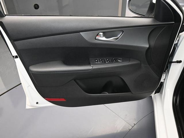 Photo of 2021 Snow White Pearl Kia Forte
