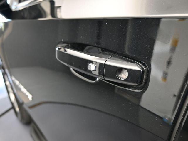 Photo of 2023 Black Chevrolet Suburban
