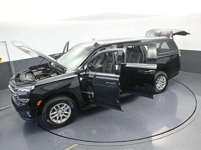 Photo of 2023 Black Chevrolet Suburban