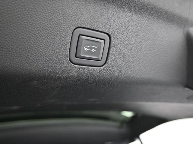 Photo of 2023 Black Chevrolet Suburban