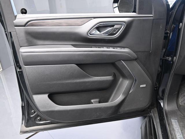 Photo of 2023 Black Chevrolet Suburban