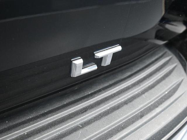 Photo of 2023 Black Chevrolet Suburban