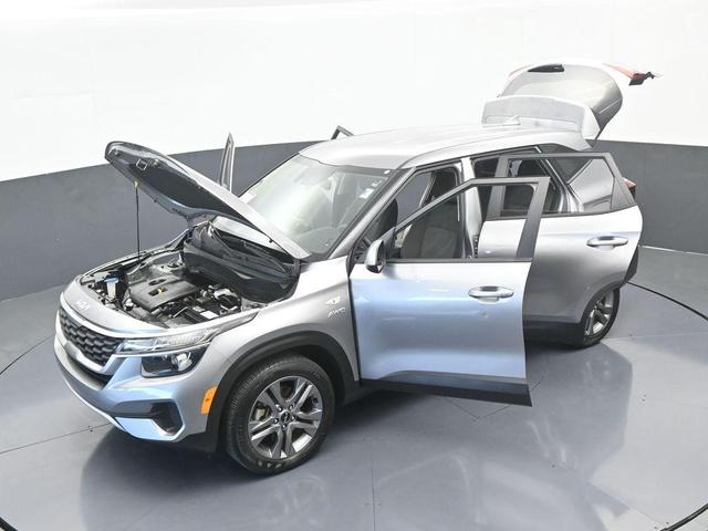 Photo of 2022 Steel Gray Kia Seltos