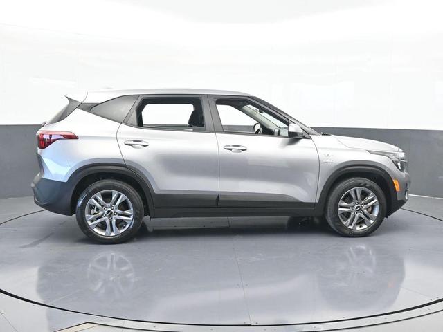 Photo of 2022 Steel Gray Kia Seltos