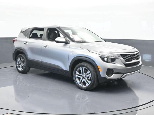 Photo of 2022 Steel Gray Kia Seltos