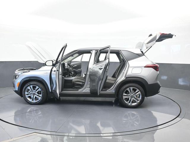 Photo of 2022 Steel Gray Kia Seltos
