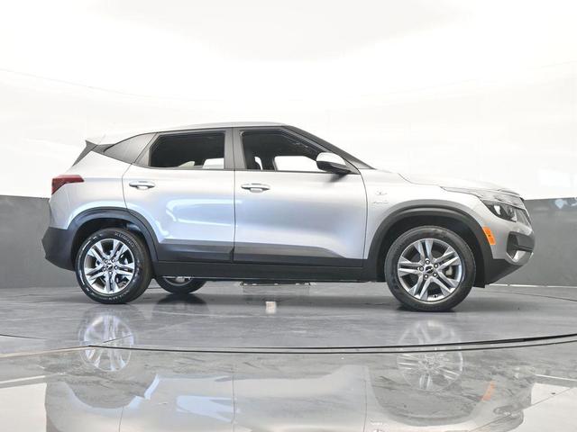 Photo of 2022 Steel Gray Kia Seltos