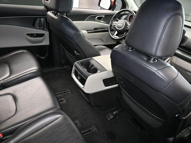 Photo of 2023 Flare Red Kia Carnival