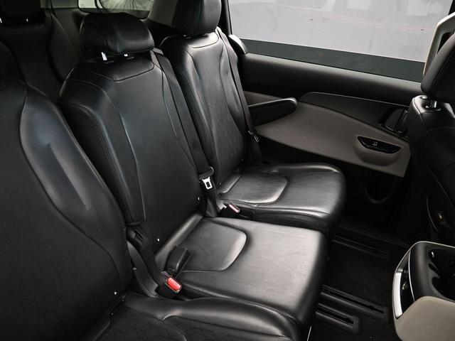 Photo of 2023 Flare Red Kia Carnival