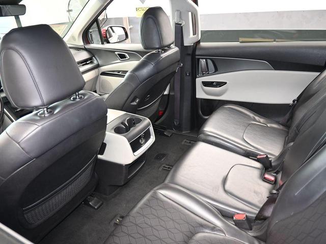 Photo of 2023 Flare Red Kia Carnival