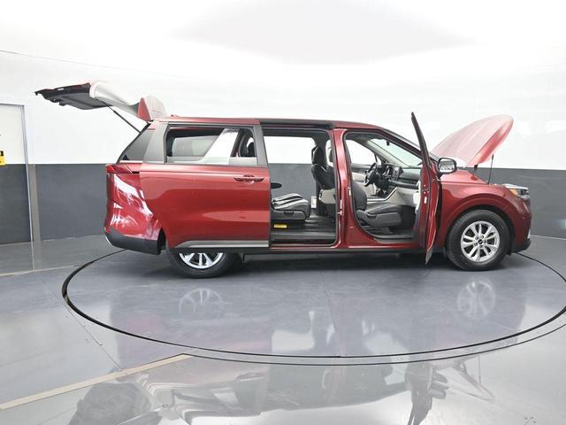 Photo of 2023 Flare Red Kia Carnival