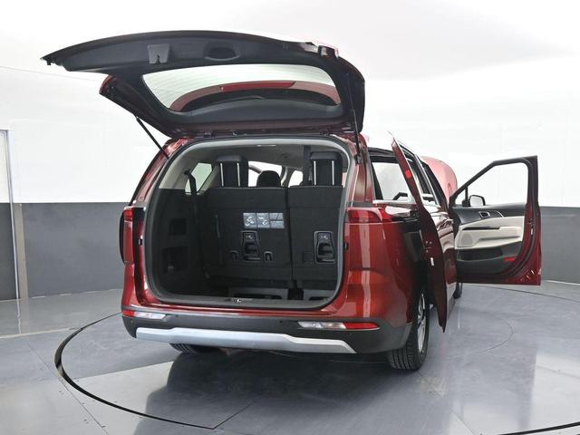 Photo of 2023 Flare Red Kia Carnival