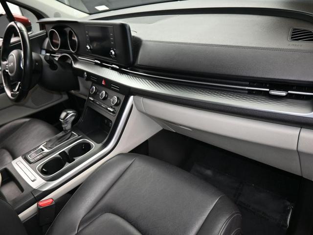 Photo of 2023 Flare Red Kia Carnival
