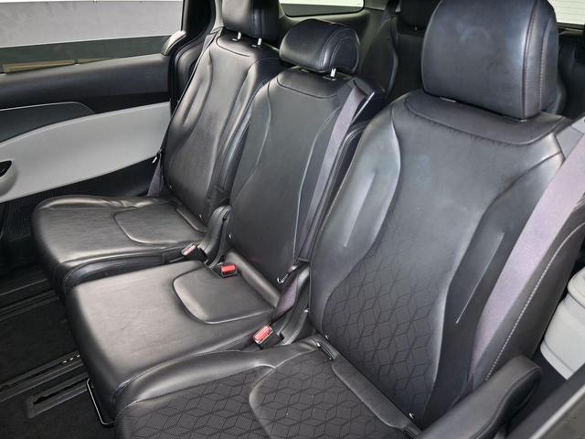 Photo of 2023 Flare Red Kia Carnival