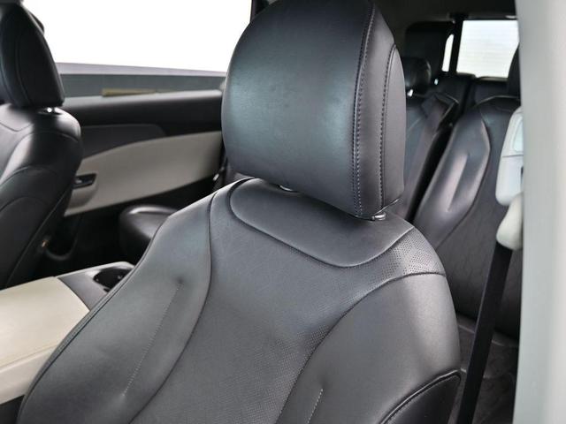 Photo of 2023 Flare Red Kia Carnival