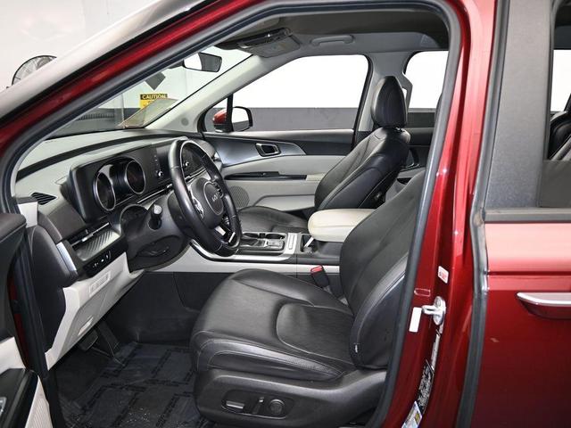 Photo of 2023 Flare Red Kia Carnival