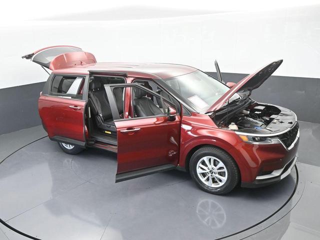 Photo of 2023 Flare Red Kia Carnival