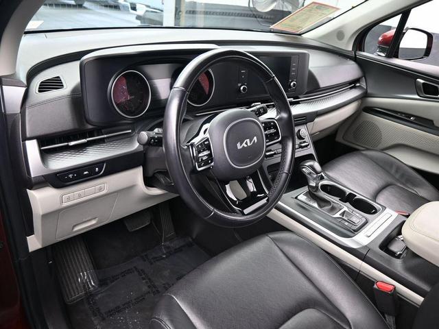 Photo of 2023 Flare Red Kia Carnival
