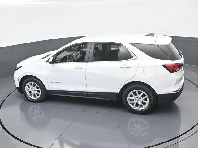 Photo of 2023 Summit White Chevrolet Equinox