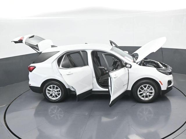 Photo of 2023 Summit White Chevrolet Equinox