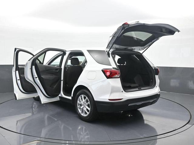Photo of 2023 Summit White Chevrolet Equinox