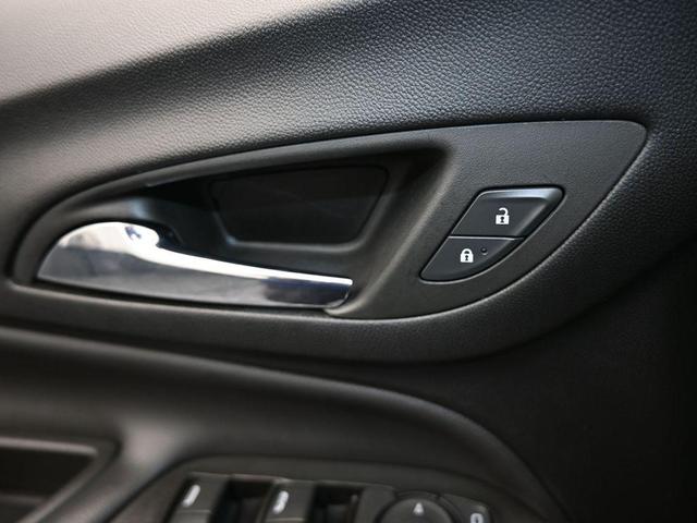Photo of 2023 Summit White Chevrolet Equinox