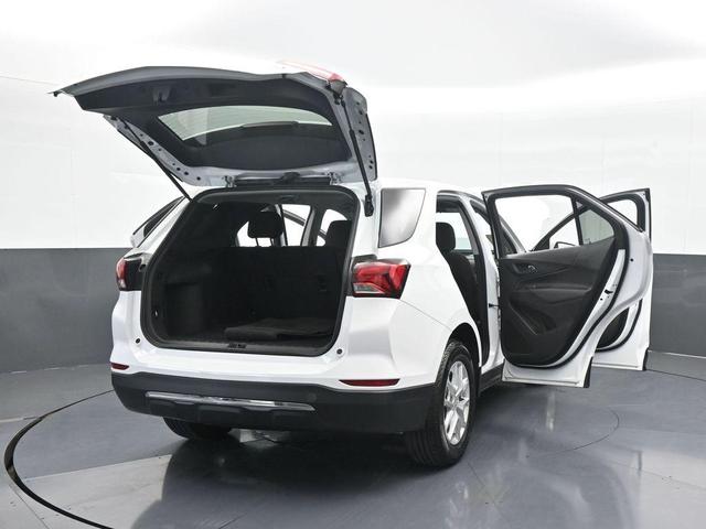 Photo of 2023 Summit White Chevrolet Equinox