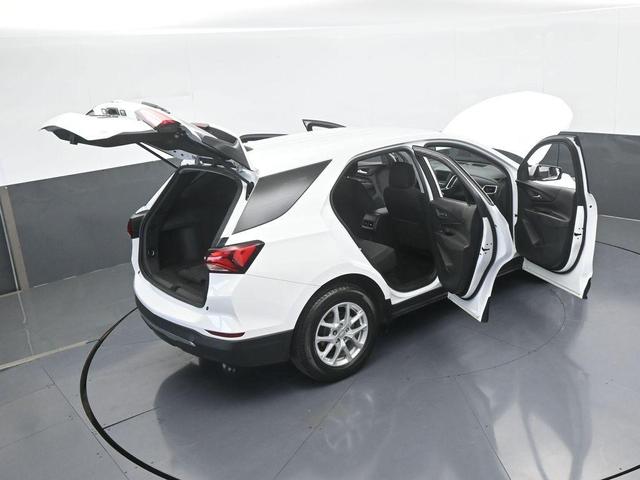 Photo of 2023 Summit White Chevrolet Equinox