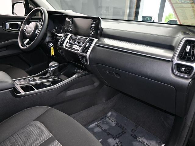 Photo of 2023 Ebony Black Kia Sorento