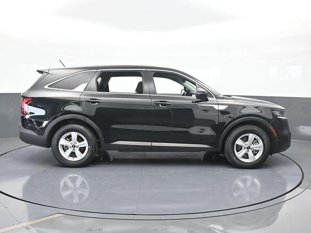Photo of 2023 Ebony Black Kia Sorento