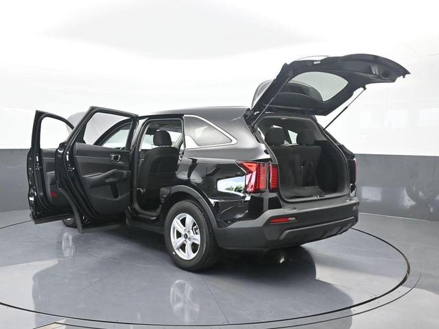 Photo of 2023 Ebony Black Kia Sorento