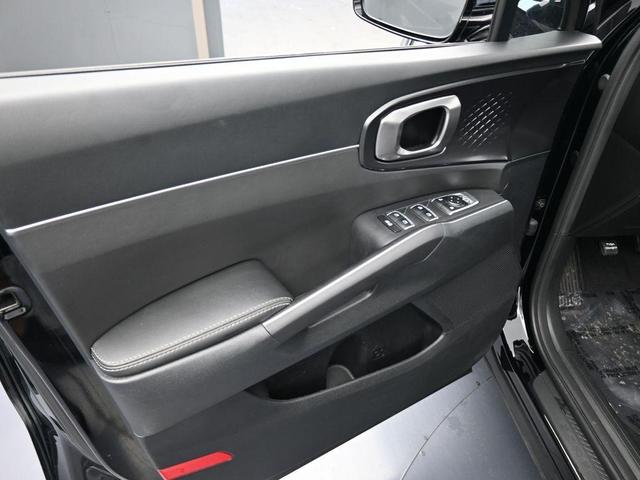 Photo of 2023 Ebony Black Kia Sorento
